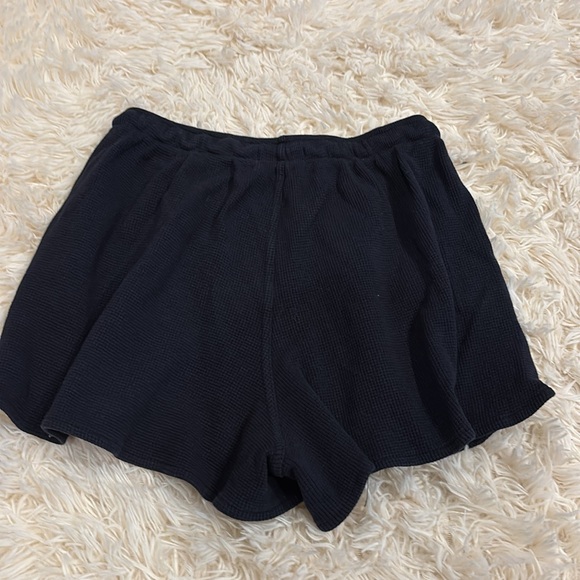 Brandy Melville Women's Black Waffle Weave Shorts - Picture 2 of 4
